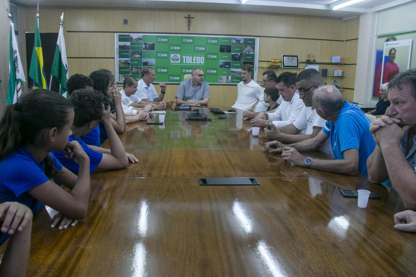 Durante visita à Prefeitura, nesta segunda (22), Léo Linck destinou cerca de R$ 15 mil aos fundo municipais da Criança e do Adolescente e da Pessoa Idosa 