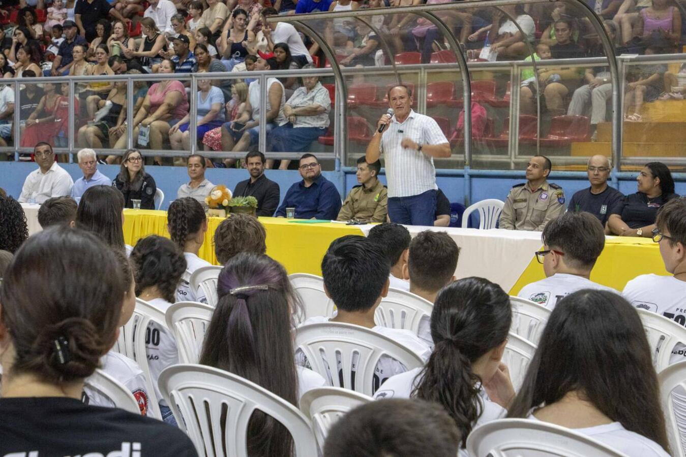 Neste sábado (29) o Ginásio de Esportes Alcides Pan foi palco da formatura da 46ª turma do Programa Educacional de Resistência às Drogas e à Violência (Proerd)