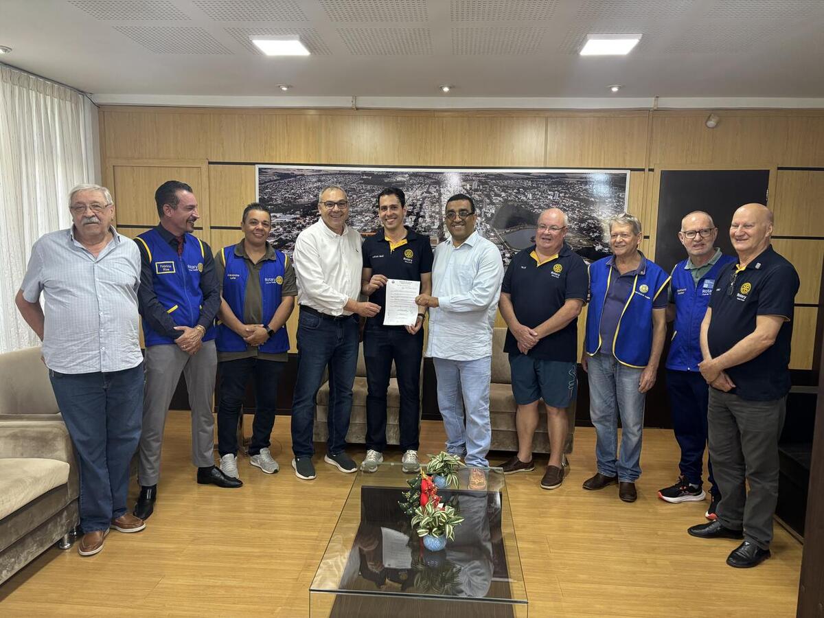Lei foi sancionada no Gabinete do Prefeito, com participação de autoridades e representantes da organização do evento