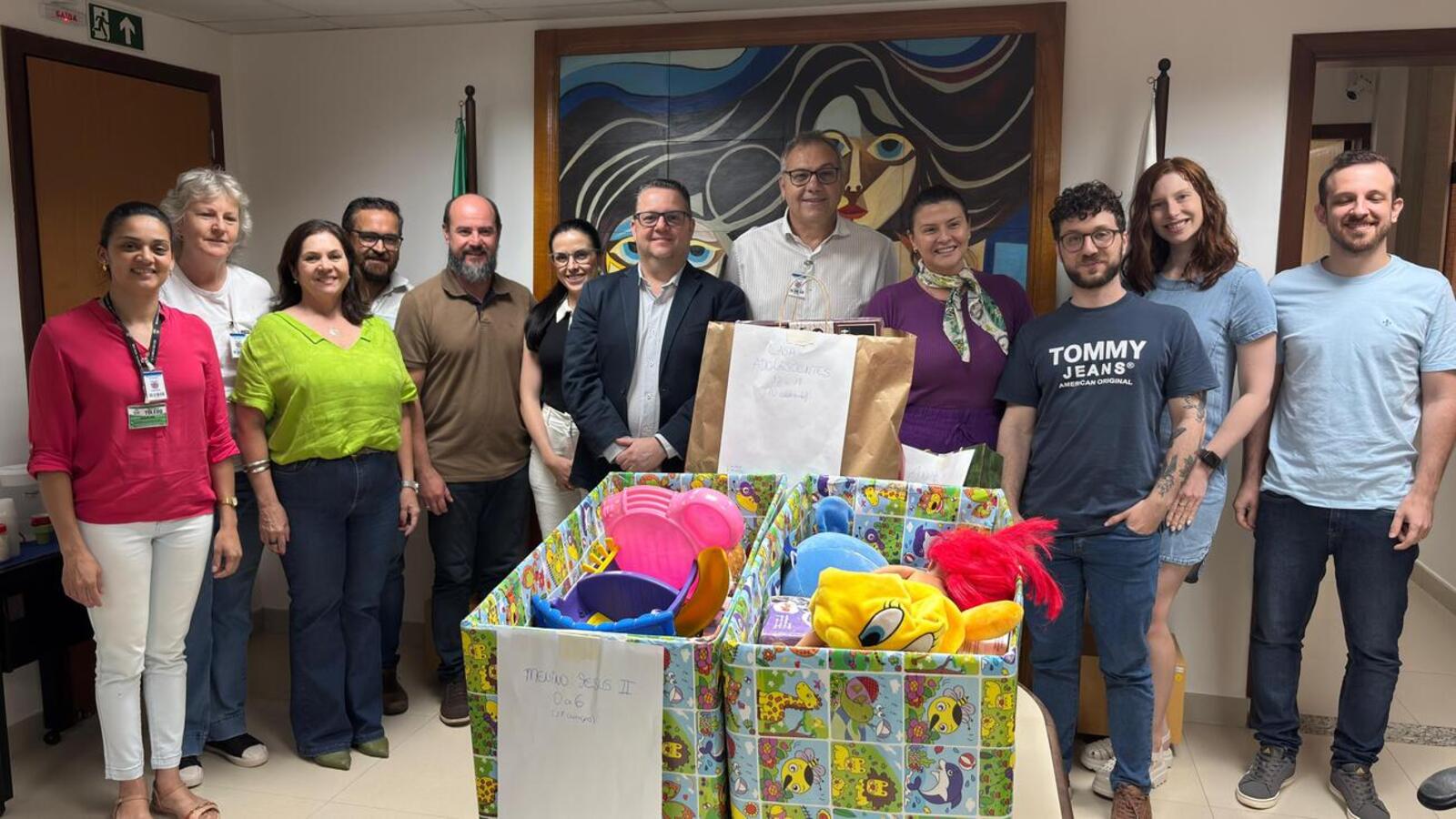 Iniciativa busca trazer um alento a mais nesta época do ano às crianças e adolescentes atendidos pela rede de proteção em Toledo