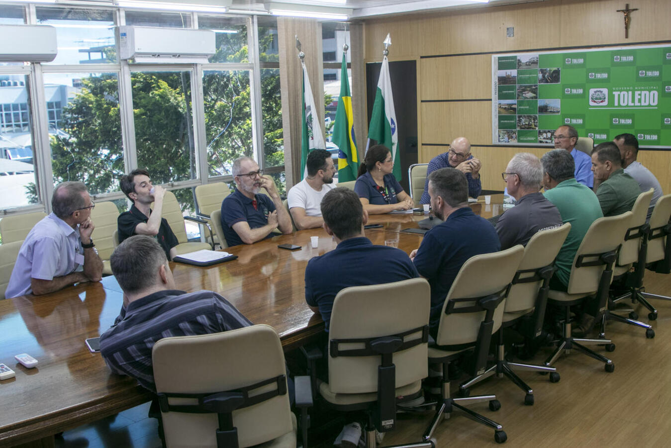 Reunião nesta terça-feira (6) tratou de descarte incorreto, dificuldades operacionais e ajustes no sistema de coleta no município