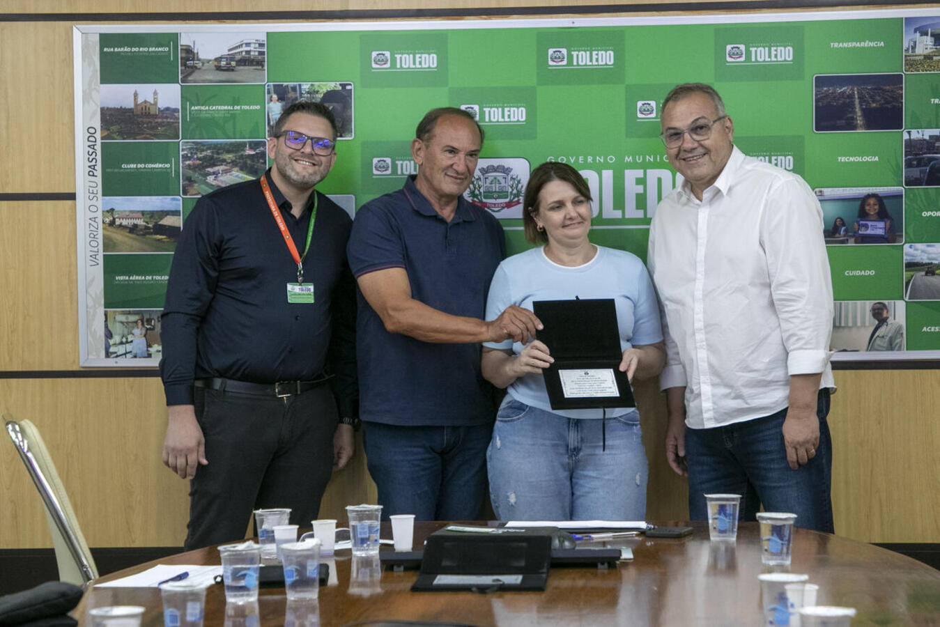 Cerimônia nesta quinta (22), no Gabinete do Prefeito, reuniu familiares e marcou reconhecimento a 10 colaboradoras de vários setores da administração municipal