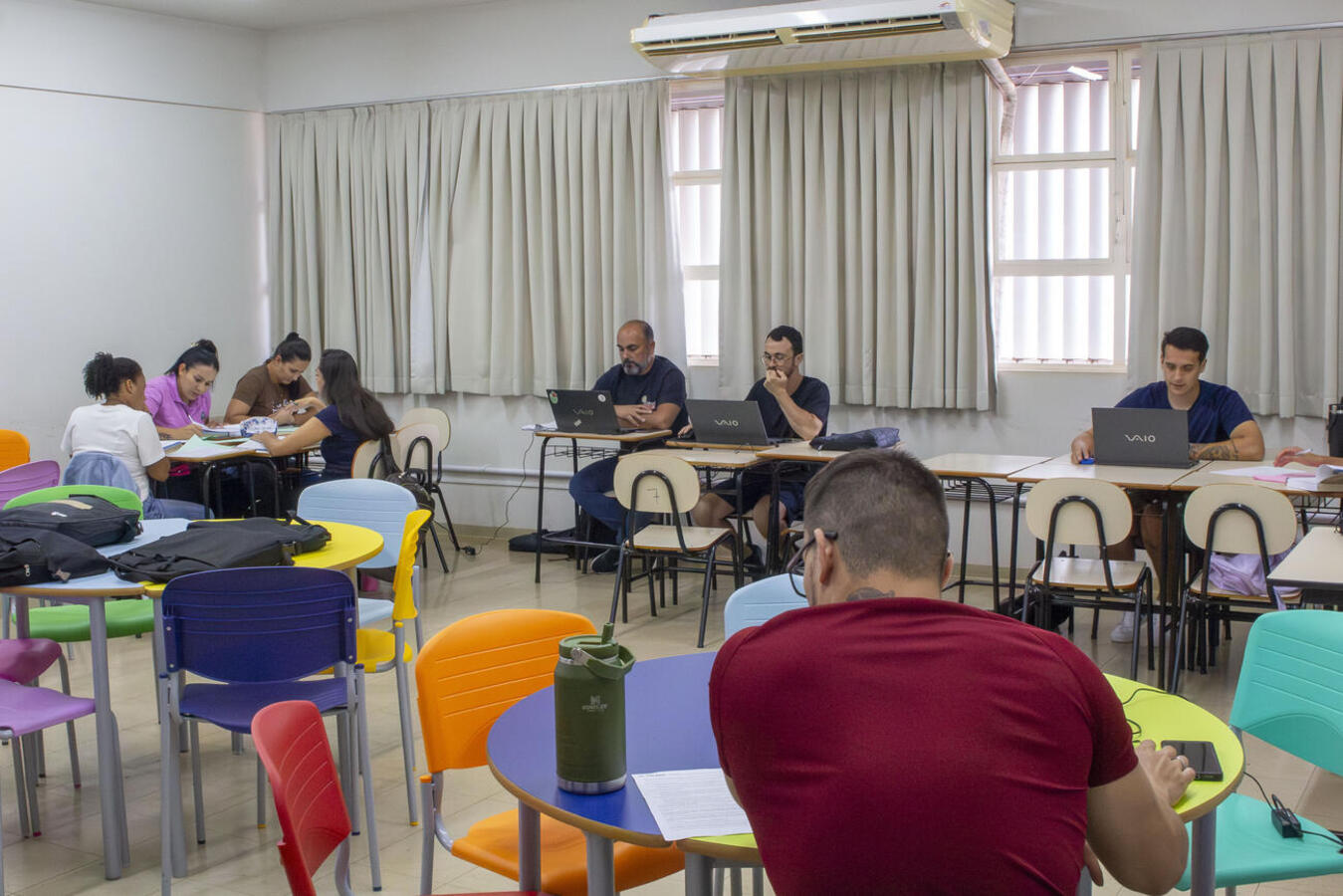 Como ainda não têm direito a férias integrais, professores voltaram às atividades nesta segunda-feira (5) e já estão recebendo orientações da Smed sobre o RCT