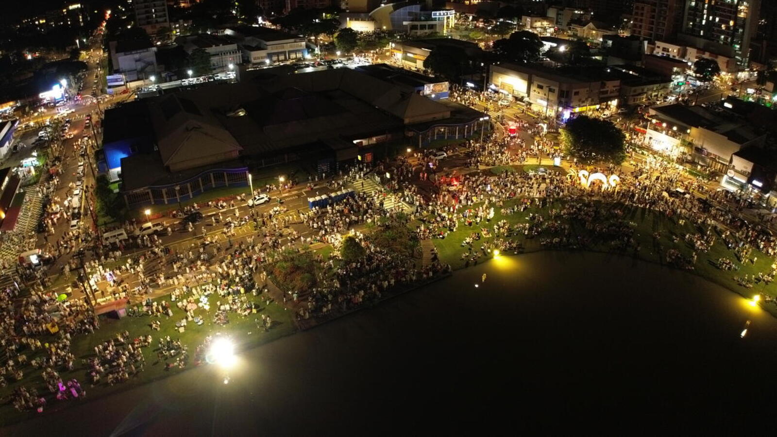 Show pirotécnico de 15 minutos marcou a chegada de 2026 em Toledo, com estrutura especial e atuação integrada de equipes municipais e forças de segurança