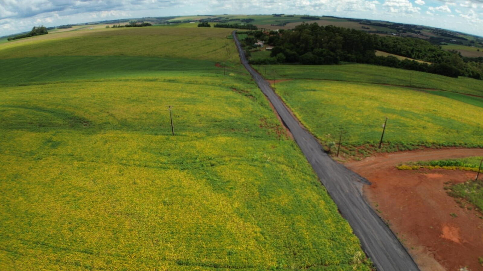 Serviço contempla 8,3 quilômetros de asfalto rural e atende demanda apresentada no Prefeitura na Rua