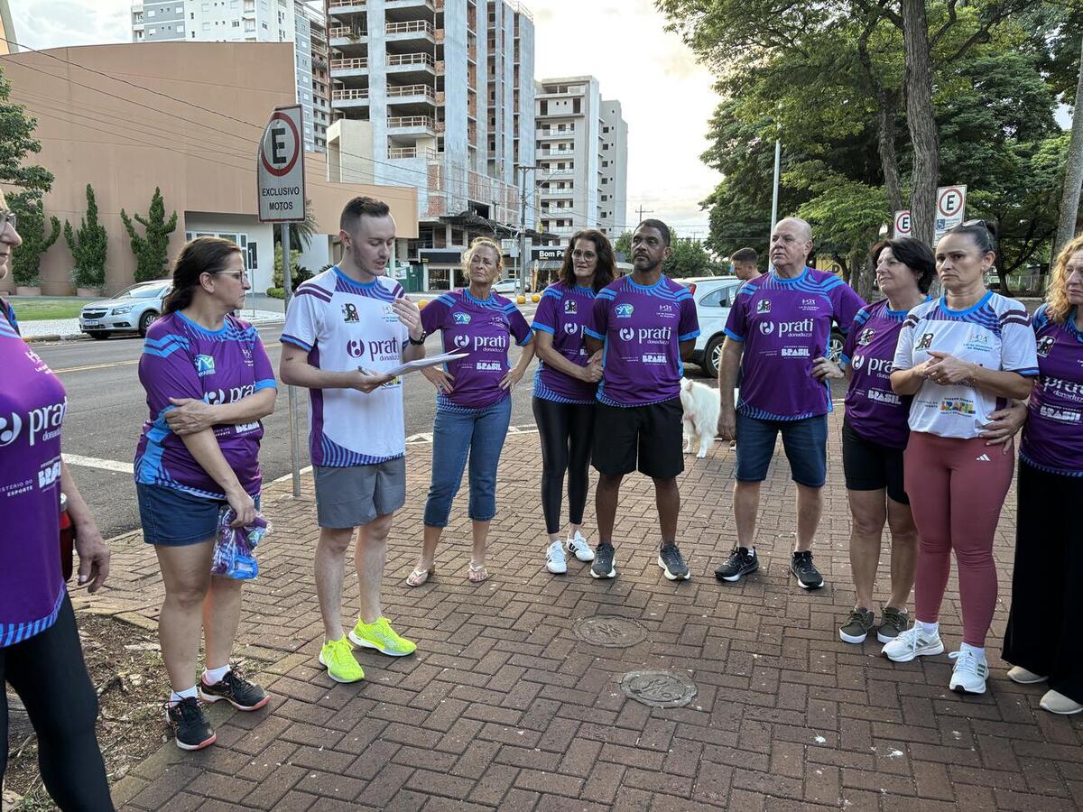 Atletas do Centro de Treinamento para Idosos (CTI) embarcaram nesta segunda-feira (26) para a cidade de Sorriso, no Mato Grosso, onde irão disputar o Campeonato Nacional de Vôlei Adaptado