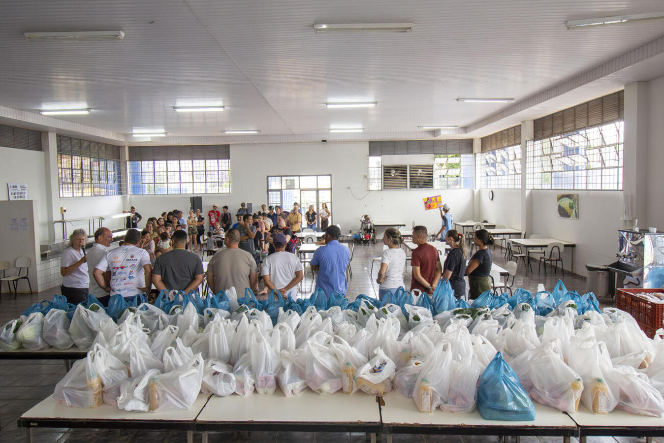 Cestas com mais de 20 quilos foram entregues a aproximadamente 210 famílias do território da Grande Pioneiro, atendido pelo Cras I