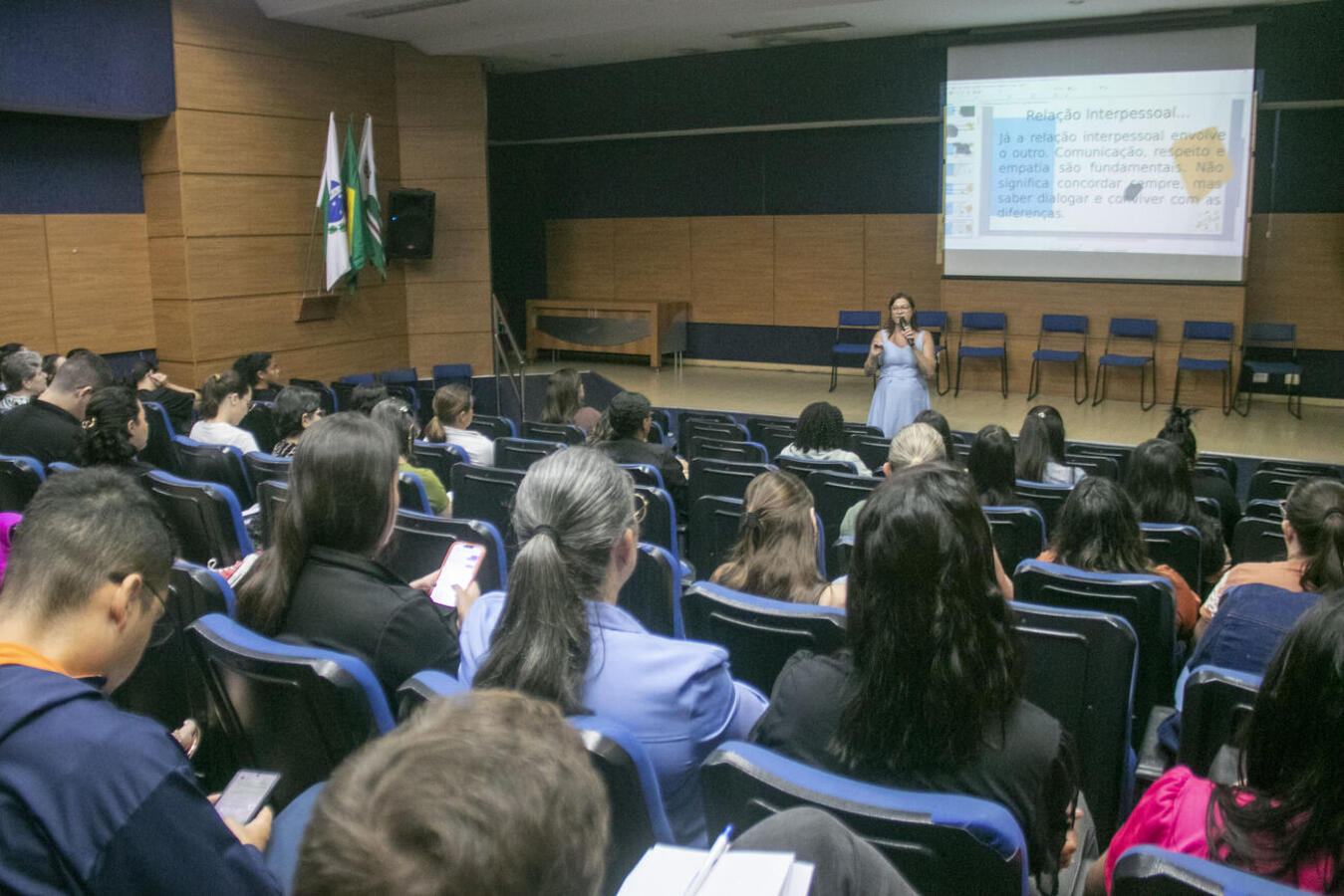 Nesta segunda-feira (12) a Secretaria da Educação realizou mais um encontro com professores e cozinheiros que assumiram concurso no decorrer de 2025