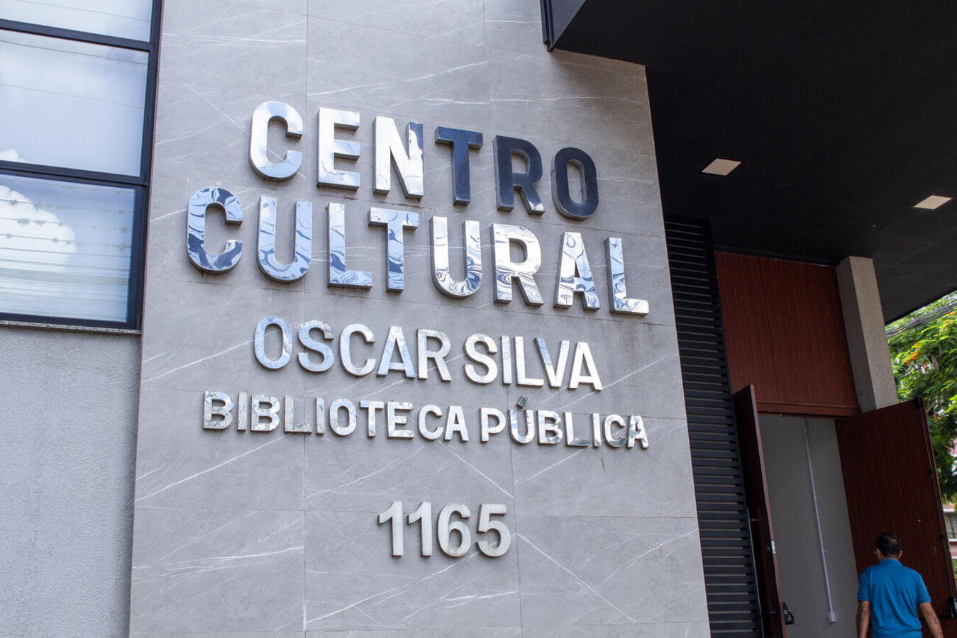 Com acervo diversificado, espaço volta a funcionar com horários regulares, aceita doações em bom estado e retoma o empréstimo de obras mediante cadastro