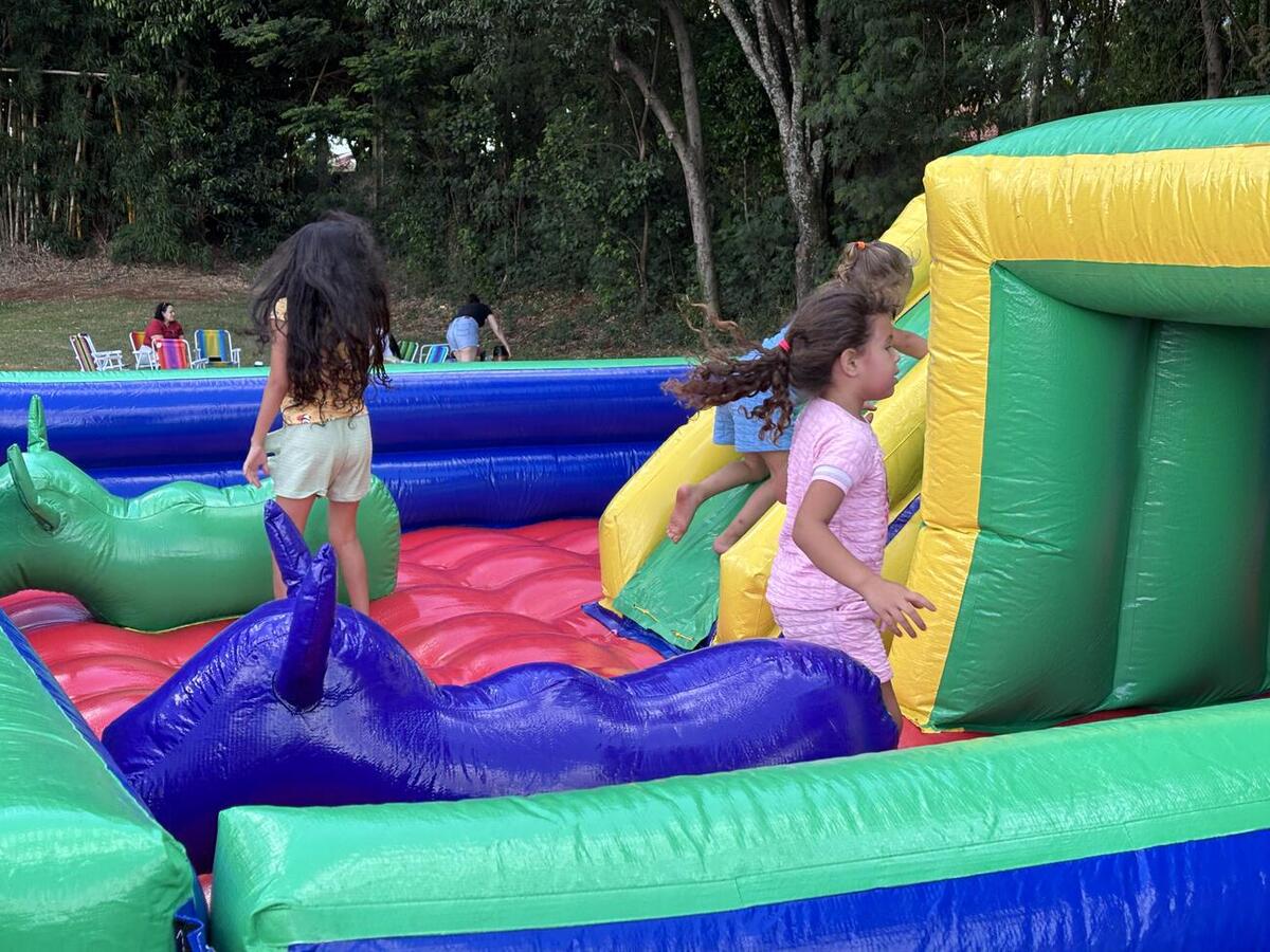 RecreAção no Jardim Porto Alegre estreou brinquedos infláveis novos adquiridos por licitação pela Secretaria de Esportes e Lazer