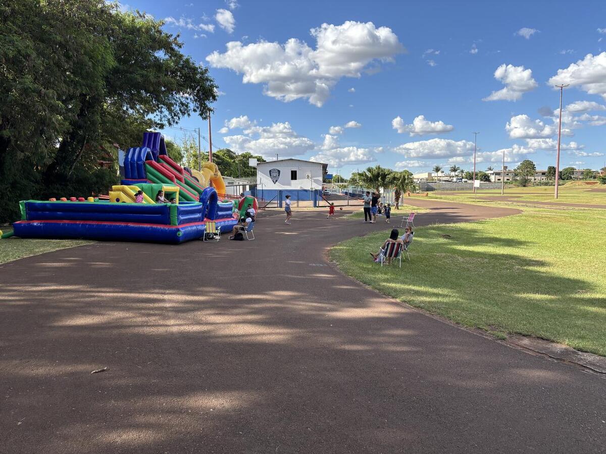 RecreAção no Jardim Porto Alegre estreou brinquedos infláveis novos adquiridos por licitação pela Secretaria de Esportes e Lazer
