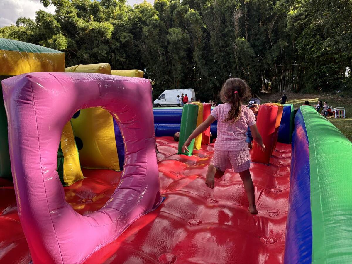 RecreAção no Jardim Porto Alegre estreou brinquedos infláveis novos adquiridos por licitação pela Secretaria de Esportes e Lazer
