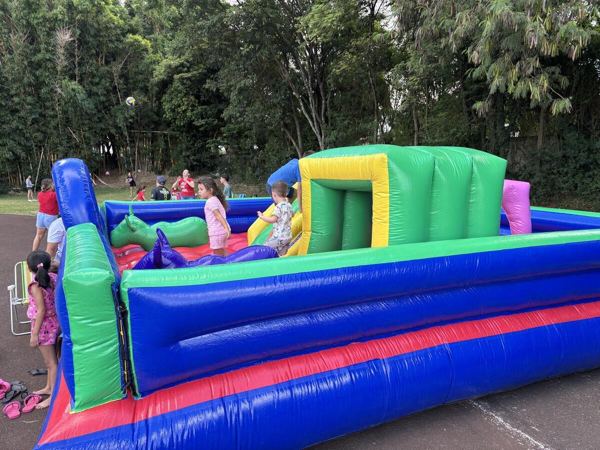 RecreAção no Jardim Porto Alegre estreou brinquedos infláveis novos adquiridos por licitação pela Secretaria de Esportes e Lazer