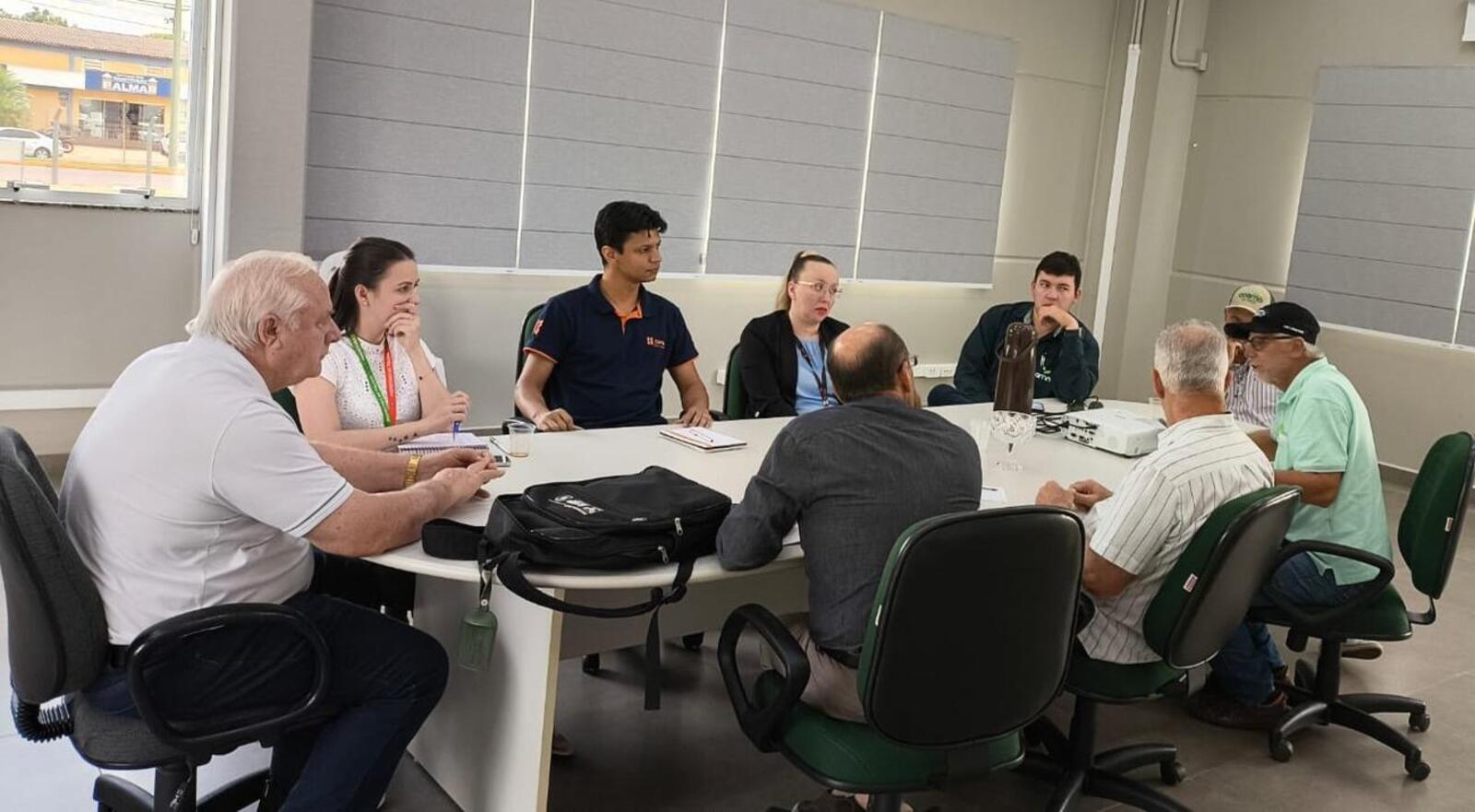 Encontro no Sindicato Rural definiu parcerias, programação de desligamentos e orientações para produtores sobre comunicação de falhas no fornecimento