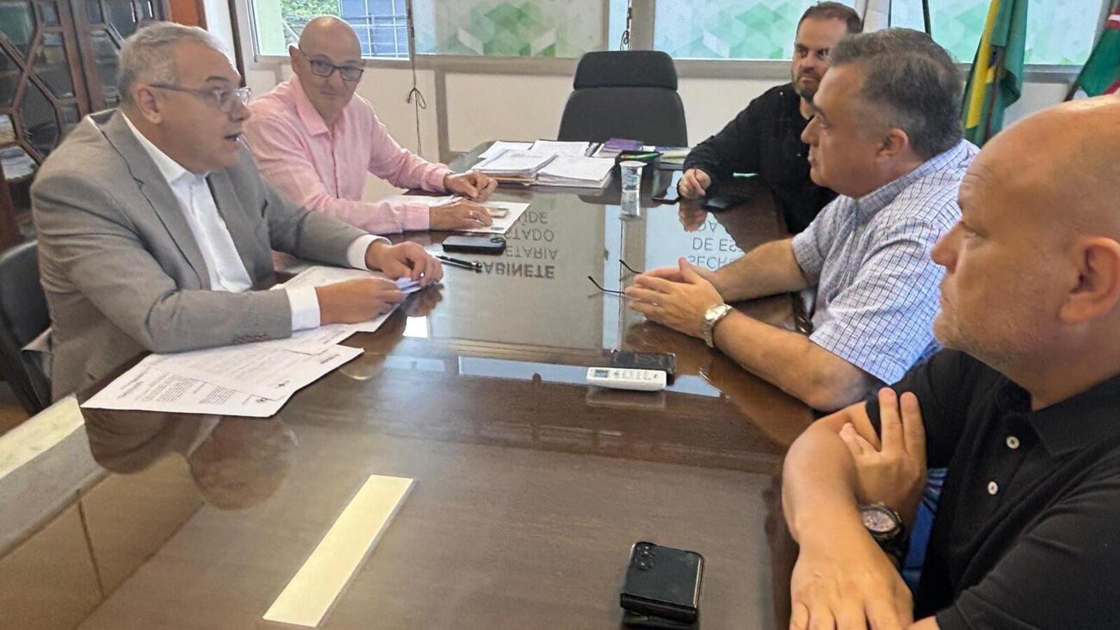 Prefeito esteve em Curitiba, onde se reuniu com o secretário de Estado Beto Preto. Município será contemplado com mais investimentos