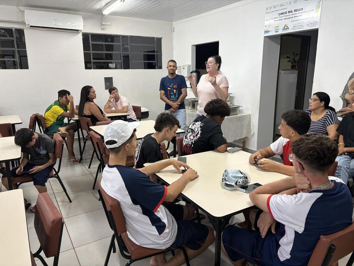 Encontro reuniu adolescentes e responsáveis e marcou o início das atividades do programa ao longo de 2026