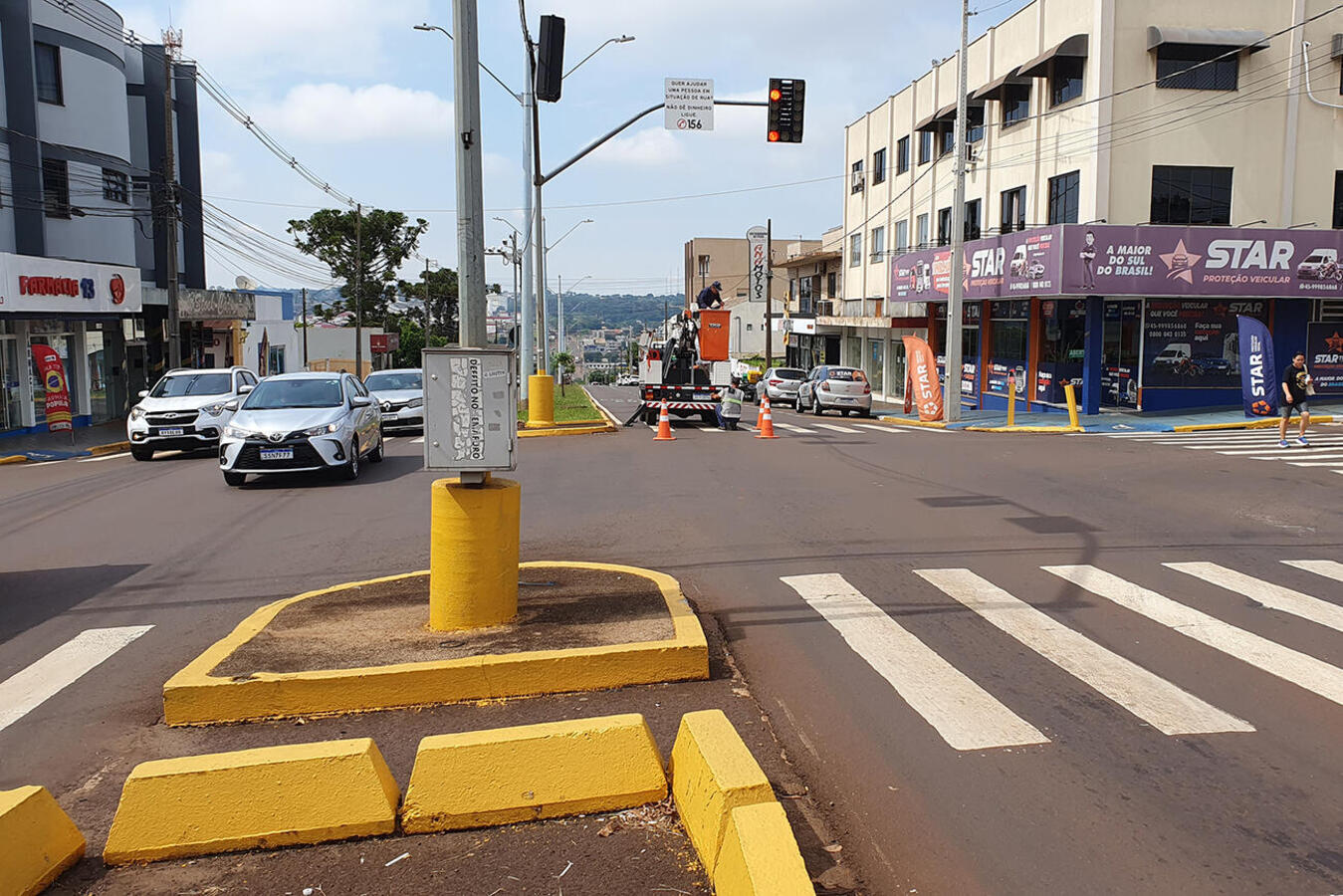 Já está proibida a conversão à esquerda no cruzamento da Avenida Attílio Fontana para a Rua Piratini e, até quinta-feira, alteração chegará a mais dois pontos