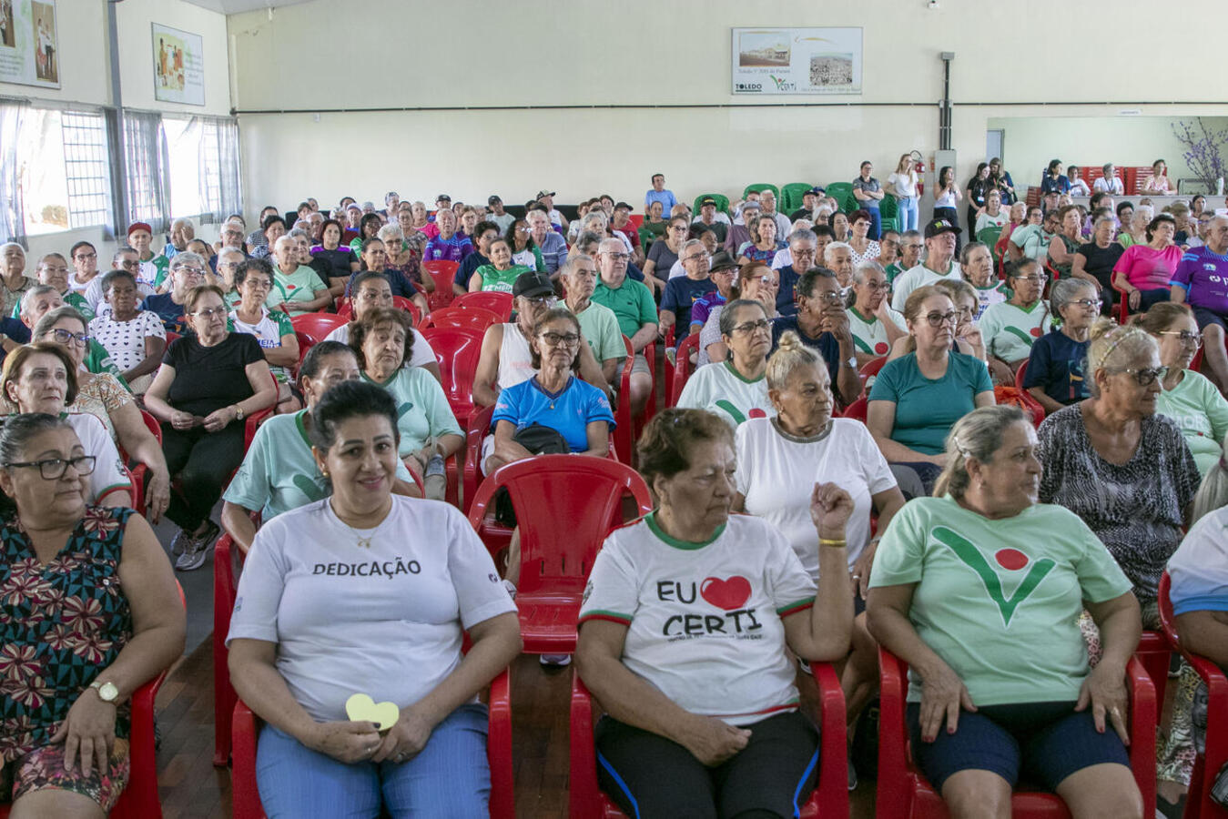 Com a presença de 350 idosos, o centro celebra o retorno com aulão de ginástica e novidades no espaço físico