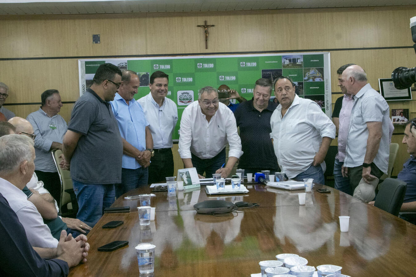 Autoridades receberam o anteprojeto para continuação da obra da PR-317 e anunciaram novos investimentos para Toledo