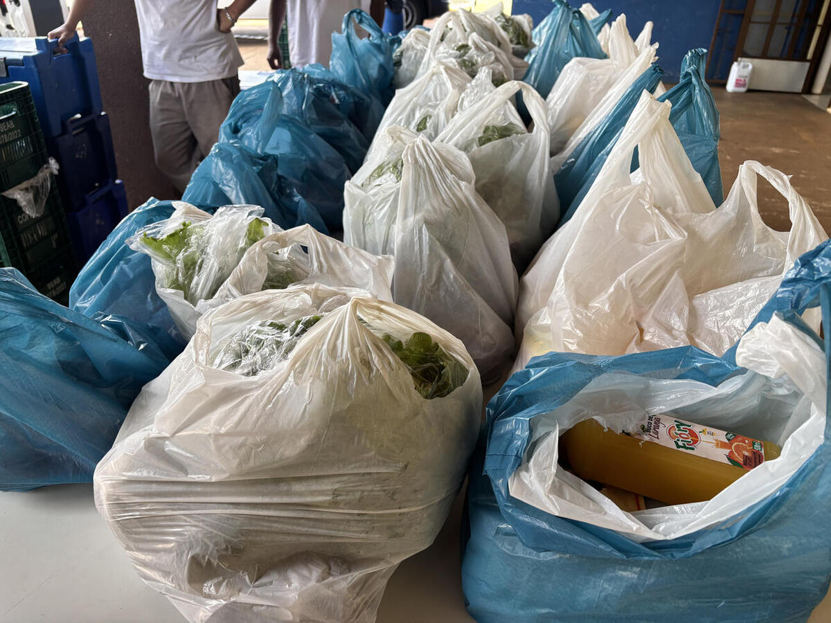 Distribuição ocorreu no Restaurante Popular e atendeu inscritos no CadÚnico vinculados ao Cras da região