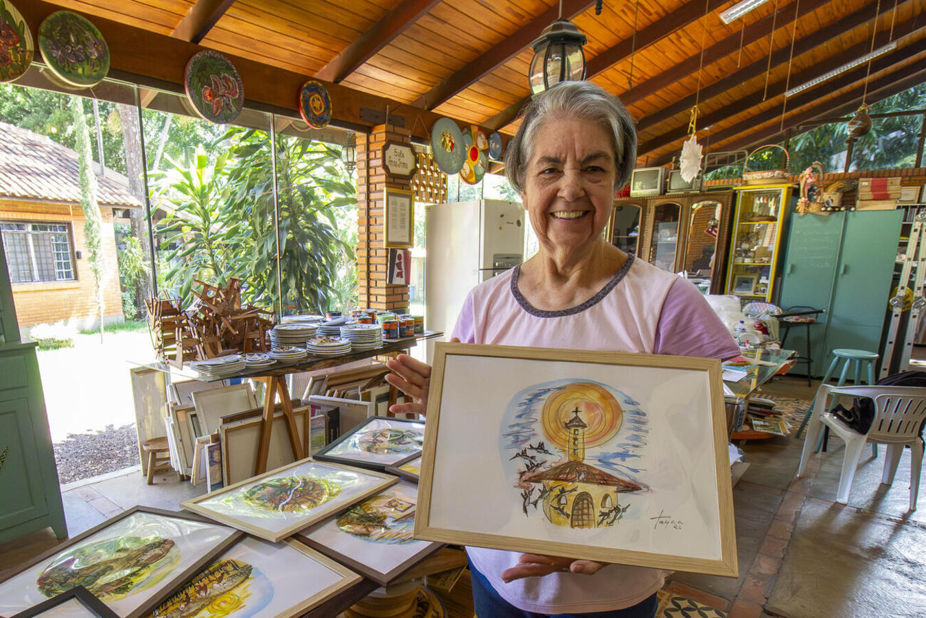 A Biblioteca Pública Municipal estará expondo obras da artista Edy Braun em parceria com Elciane de Lima Paulino durante os dias 6 a 27 de fevereiro