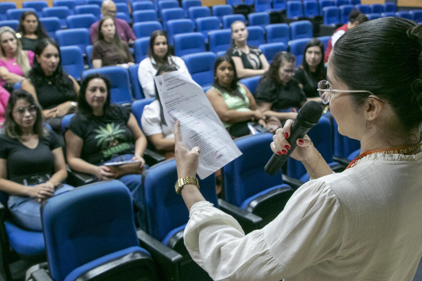 Cistina Carcheno Martins, foi a responsável por apresentar estes primeiros passos aos novos servidores