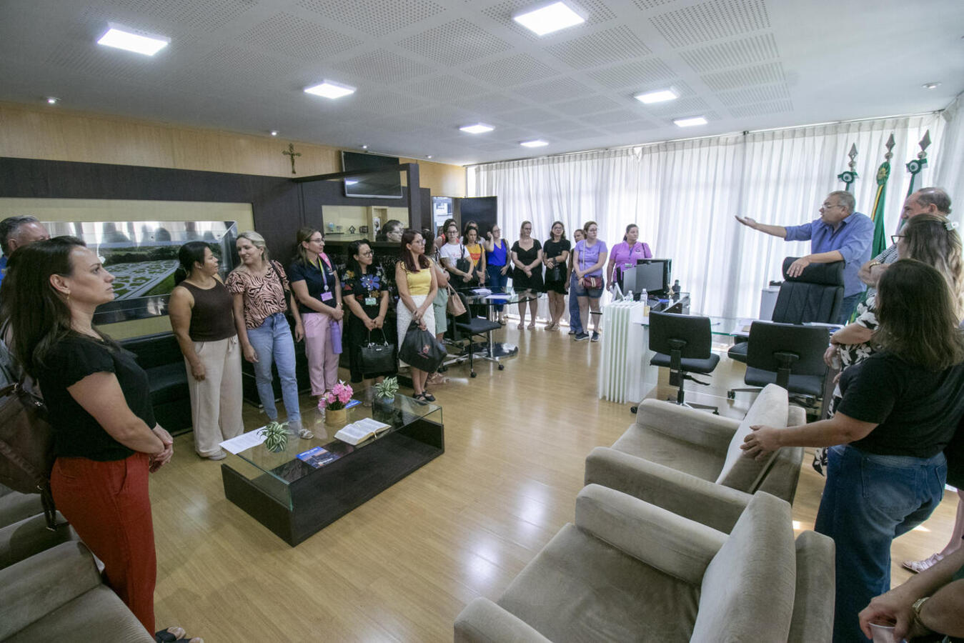 Ação prepara 60 docentes que lecionam em turmas do 4º ano de escolas municipais; nesta sexta (20), fizeram visita técnica à Câmara, ao Paço e ao Fórum