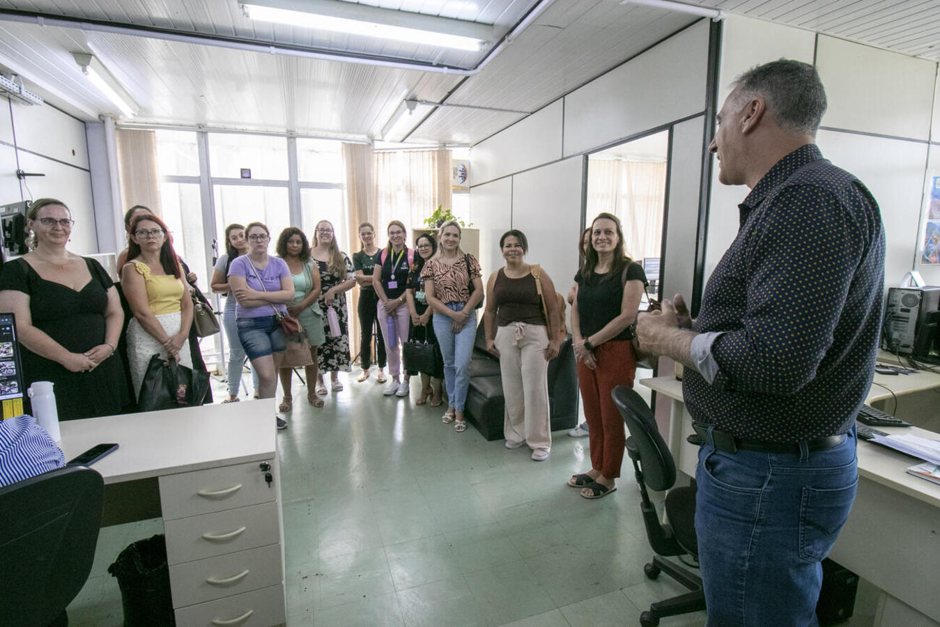 Ação prepara 60 docentes que lecionam em turmas do 4º ano de escolas municipais; nesta sexta (20), fizeram visita técnica à Câmara, ao Paço e ao Fórum