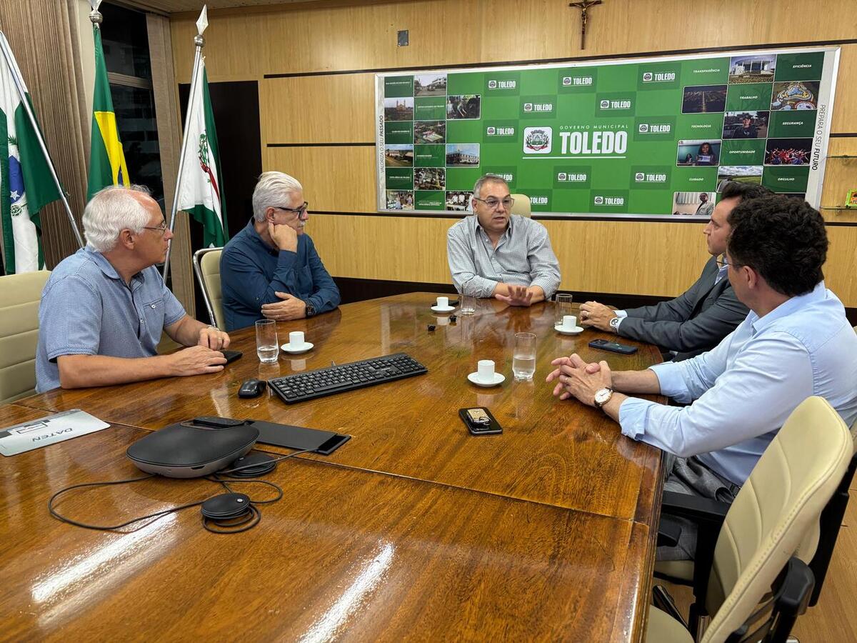 Presidente, vice e secretário executivo do Conselho de Desenvolvimento Econômico de Toledo foram recebidos pelo prefeito Mario Costenaro nesta terça-feira (3) 