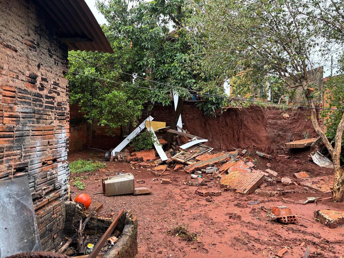 Volume intenso de chuva em Toledo provocou estragos em várias regiões; equipes trabalham desde a noite de domingo nos atendimentos