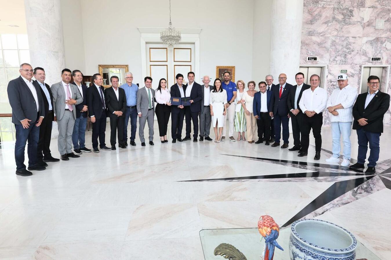Anúncio da MBRF, em Curitiba, reforça importância histórica da empresa para Toledo. Prefeito Mario Costenaro participou a convite do governador Ratinho Junior (Crédito: Ari Dias/AEN)