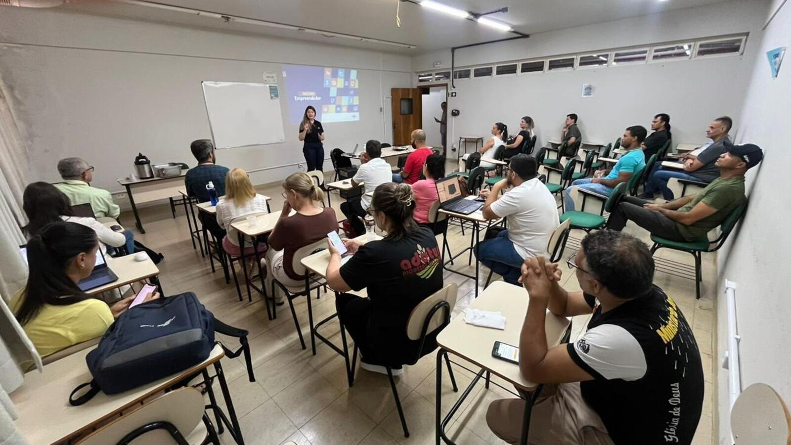 Programa municipal realizou nova etapa na Escola de Governo com foco em diagnóstico empresarial e mentalidade empreendedora
