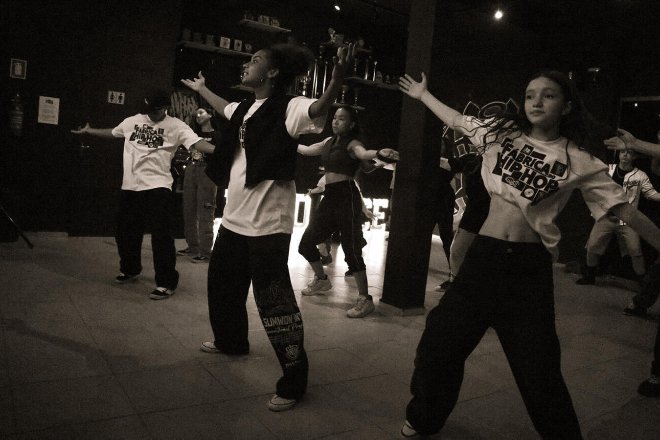 Reconhecimento do Ministério das Mulheres ao trabalho da Cia de Danças Urbanas 5E motiva mostra fotográfica sobre mulheres do hip hop local.