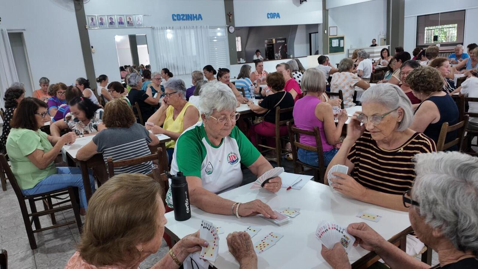 Evento da Secretaria de Esportes e Lazer integrou as atividades do mês da mulher e contou com 64 duplas participantes