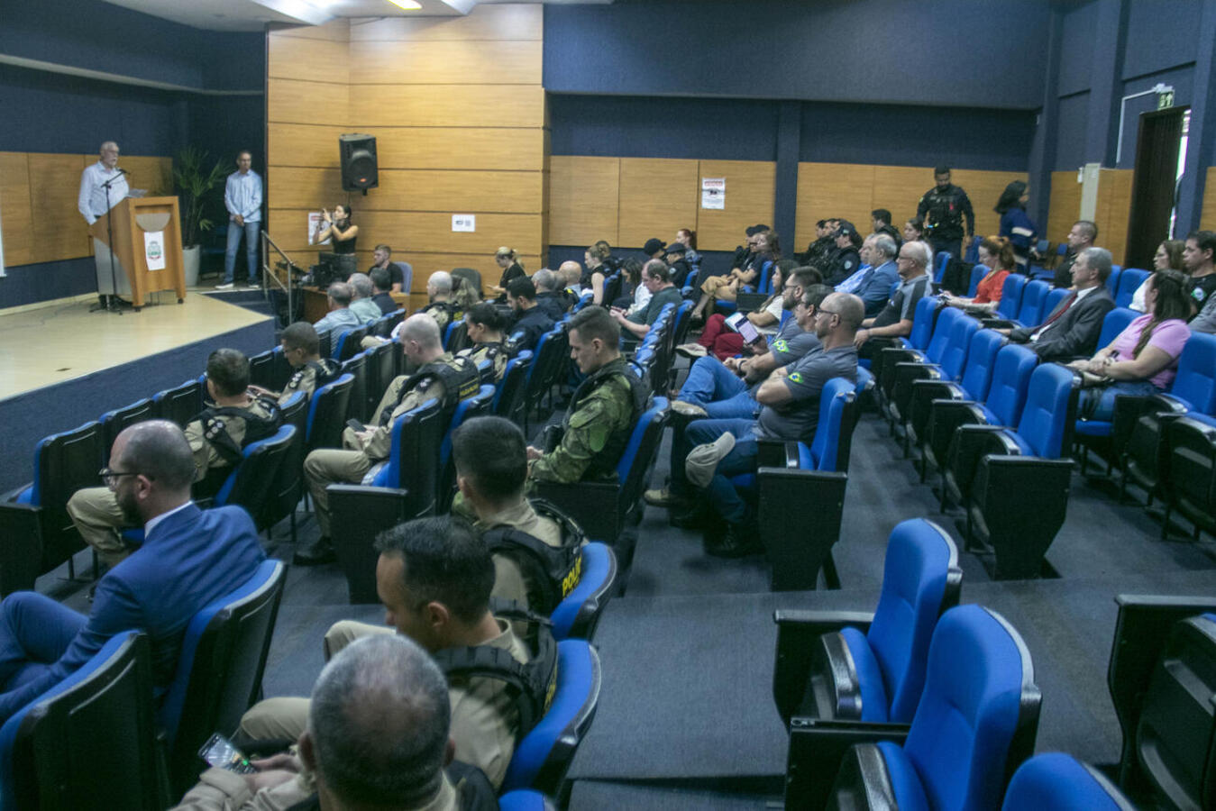 Evento reuniu mais de 60 pessoas no Auditório Acary Oliveira para fortalecer a integração entre forças de segurança, Judiciário e comunidade