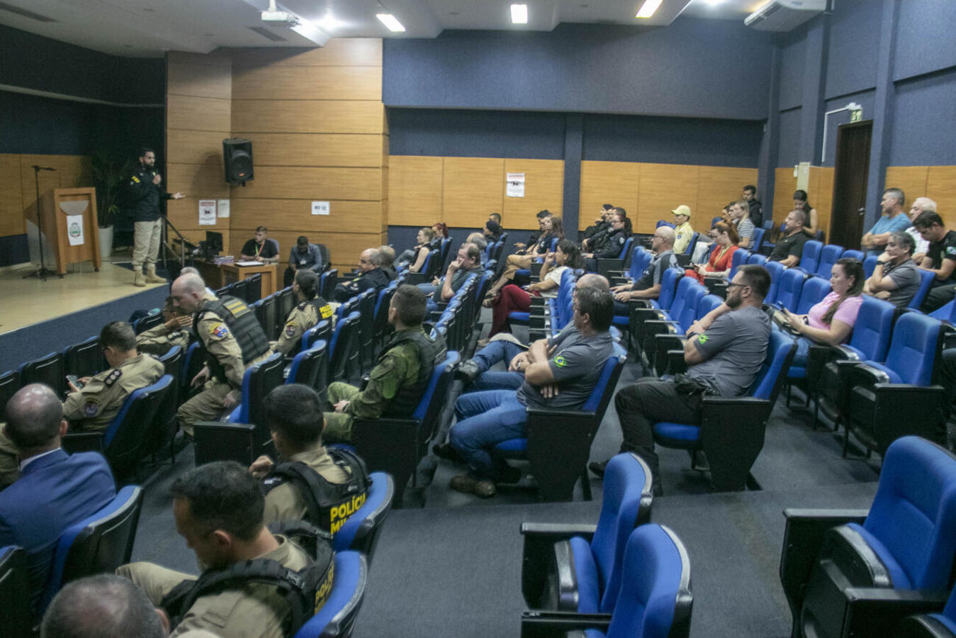 Evento reuniu mais de 60 pessoas no Auditório Acary Oliveira para fortalecer a integração entre forças de segurança, Judiciário e comunidade