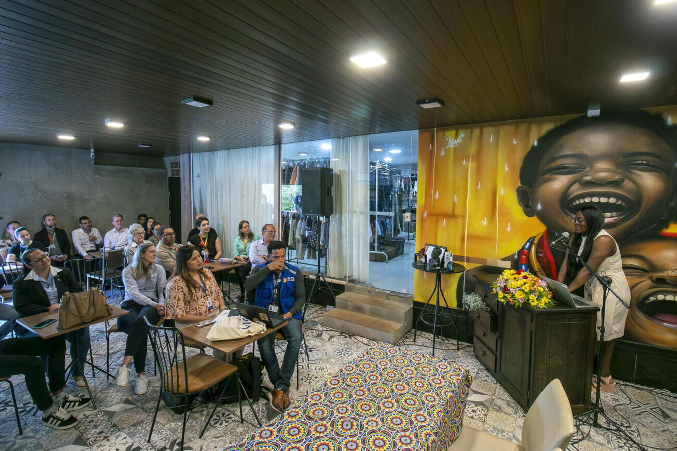 Iniciativa pioneira em parceria com Fiep e entidades locais visa desburocratizar a empregabilidade e promover a dignidade de migrantes