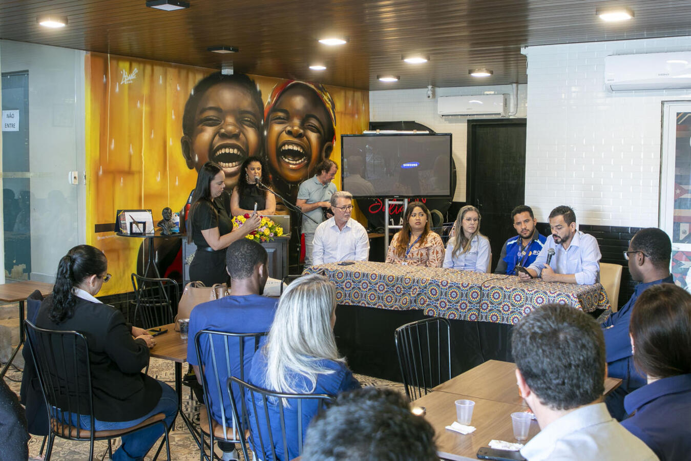 Iniciativa pioneira em parceria com Fiep e entidades locais visa desburocratizar a empregabilidade e promover a dignidade de migrantes