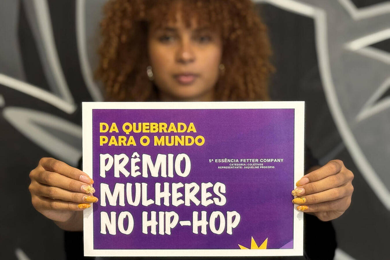 Reconhecimento do Ministério das Mulheres ao trabalho da Cia de Danças Urbanas 5E motiva mostra fotográfica sobre mulheres do hip hop local.
