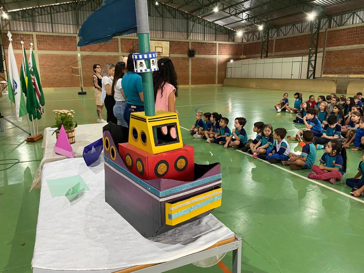 O programa chegou a Escola Amélio Dal Bosco na manhã desta segunda-feira (16) e reuniu cerca de 40 crianças para participarem de uma atividade interativa 