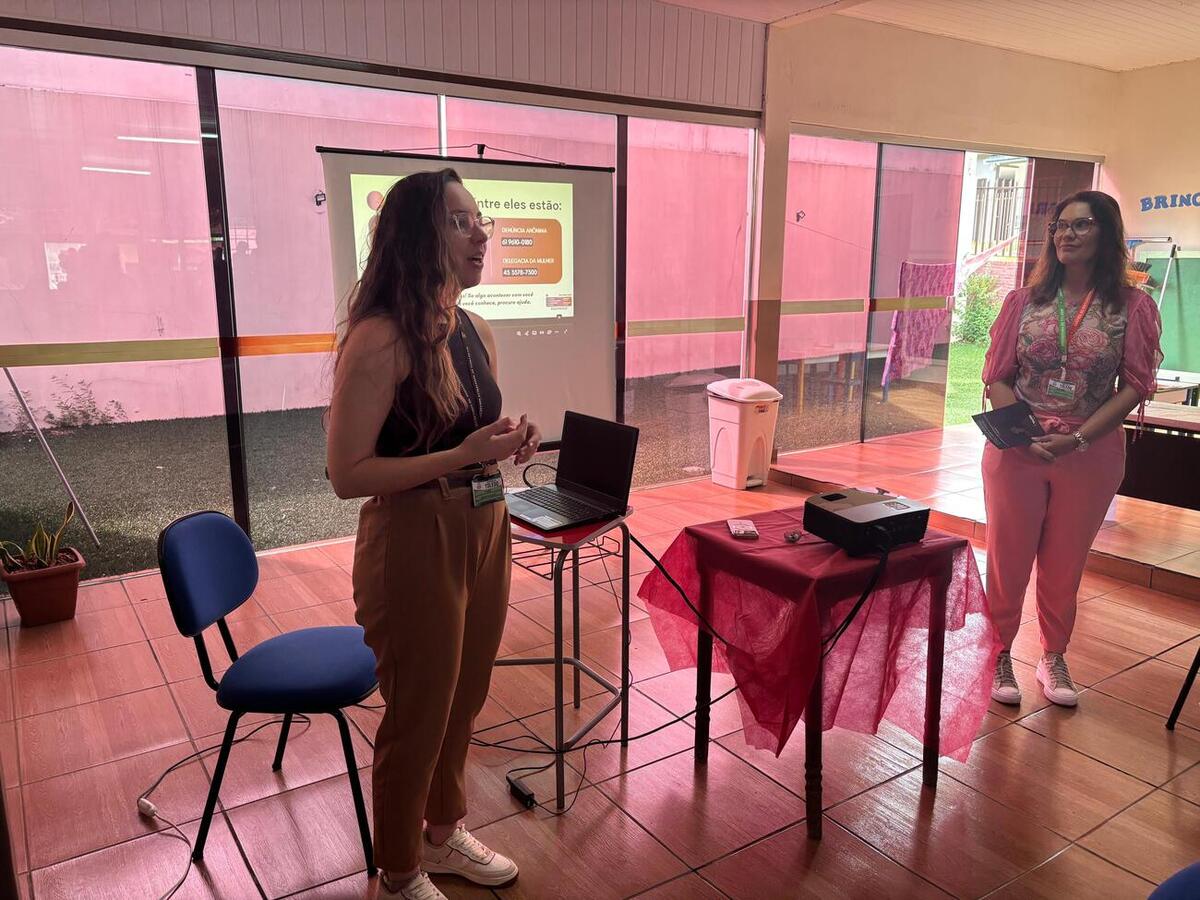 A ação foi realizada nesta quarta-feira (11) e contou com palestra sobre respeito, serviços, e combate à violência contra a mulher