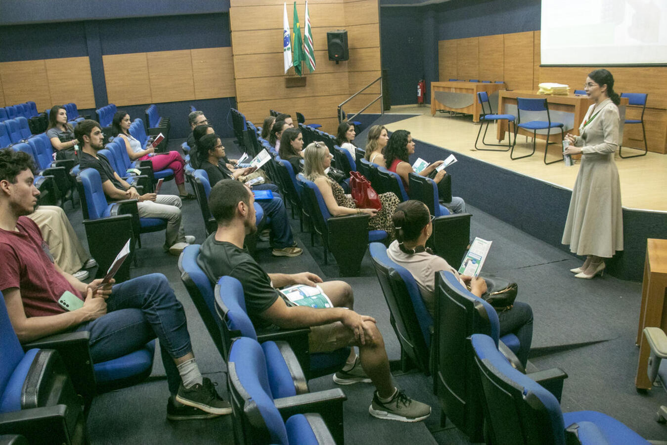Antes de iniciar as atividades, empossados recebem orientações sobre direitos, deveres e locais de atuação