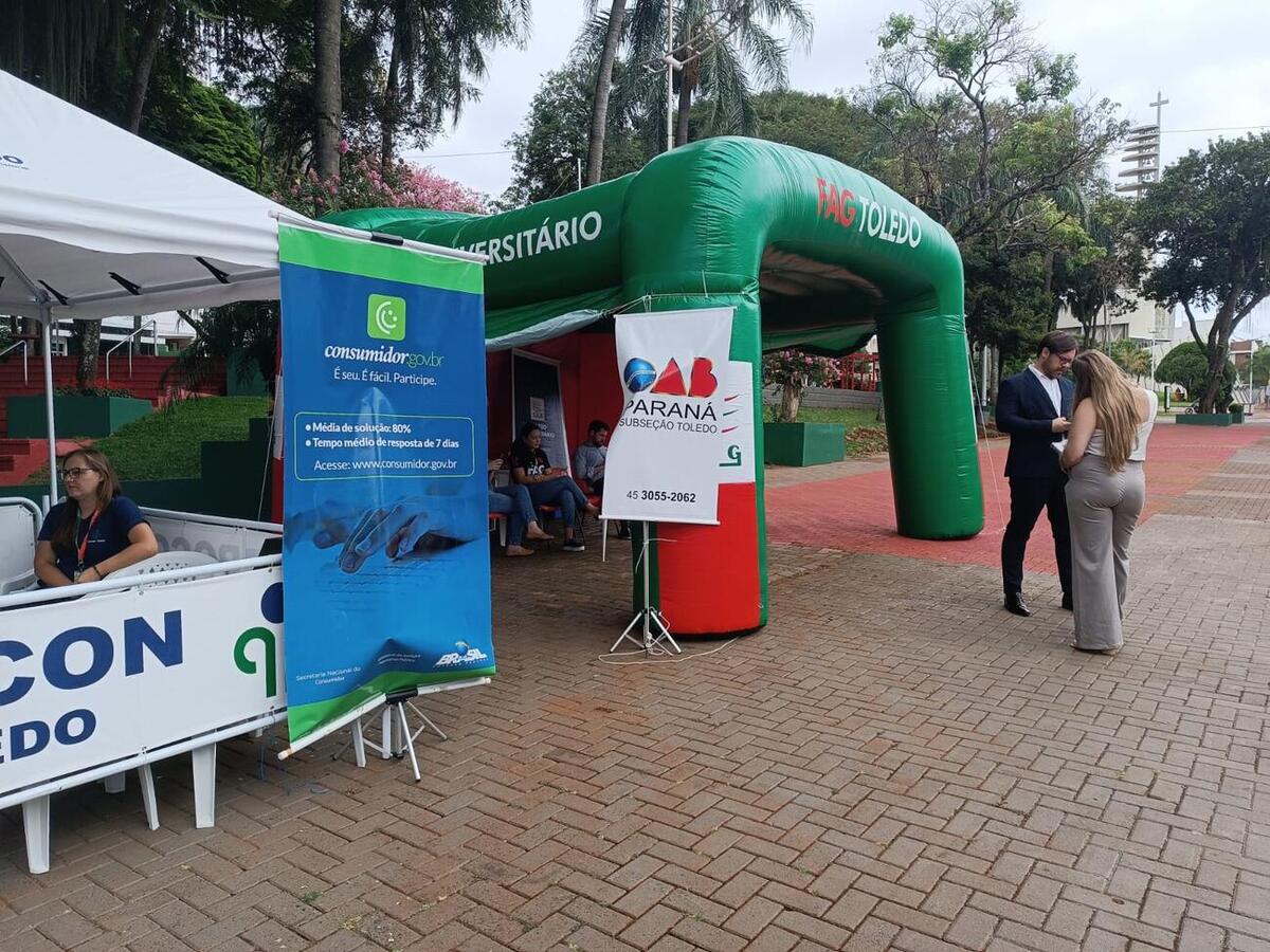 Em alusão ao Dia do Consumidor, que será lembrado no próximo domingo (15), serviços e atendimentos foram oferecidos nesta quarta (11) na Praça Willy Barth