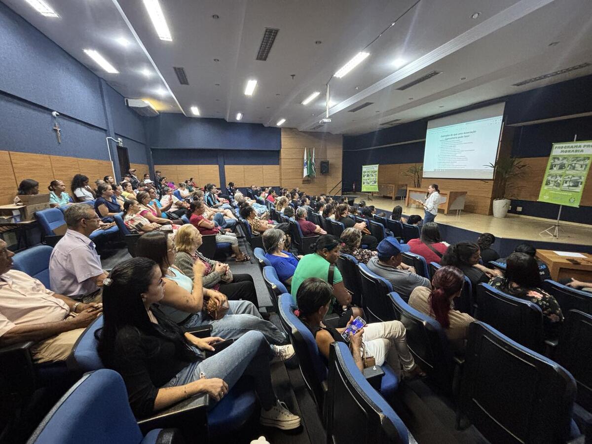 Reunião tratou da importância de associações comunitárias e sobre atividades e cursos profissionalizantes obrigatórios
