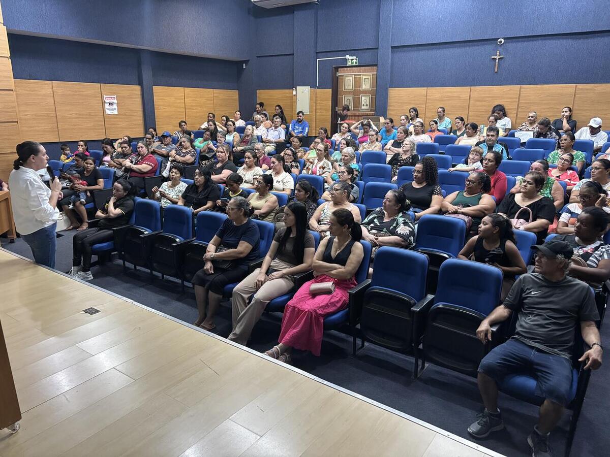 Reunião tratou da importância de associações comunitárias e sobre atividades e cursos profissionalizantes obrigatórios