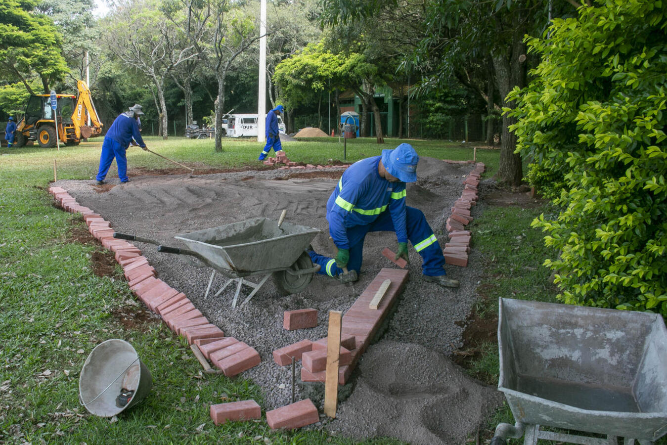 Investimento de R$ 59,6 mil traz reparos estruturais e mais conforto para a população com pavimentação em paver e novos bancos