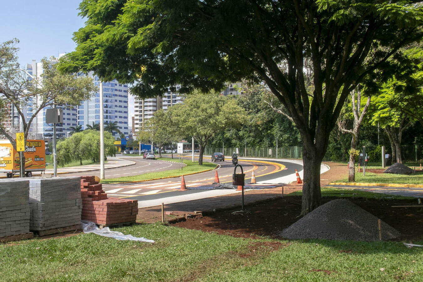 Investimento de R$ 59,6 mil traz reparos estruturais e mais conforto para a população com pavimentação em paver e novos bancos