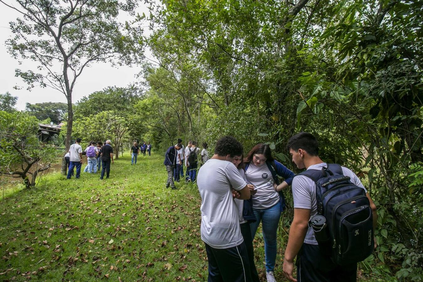 Adolescentes do 1° ano do ensino médio do Colégio Estadual Cívico Militar Novo Horizonte participaram de uma ação especial nesta terça-feira (24), em que conheceram a Sanga Pyahu