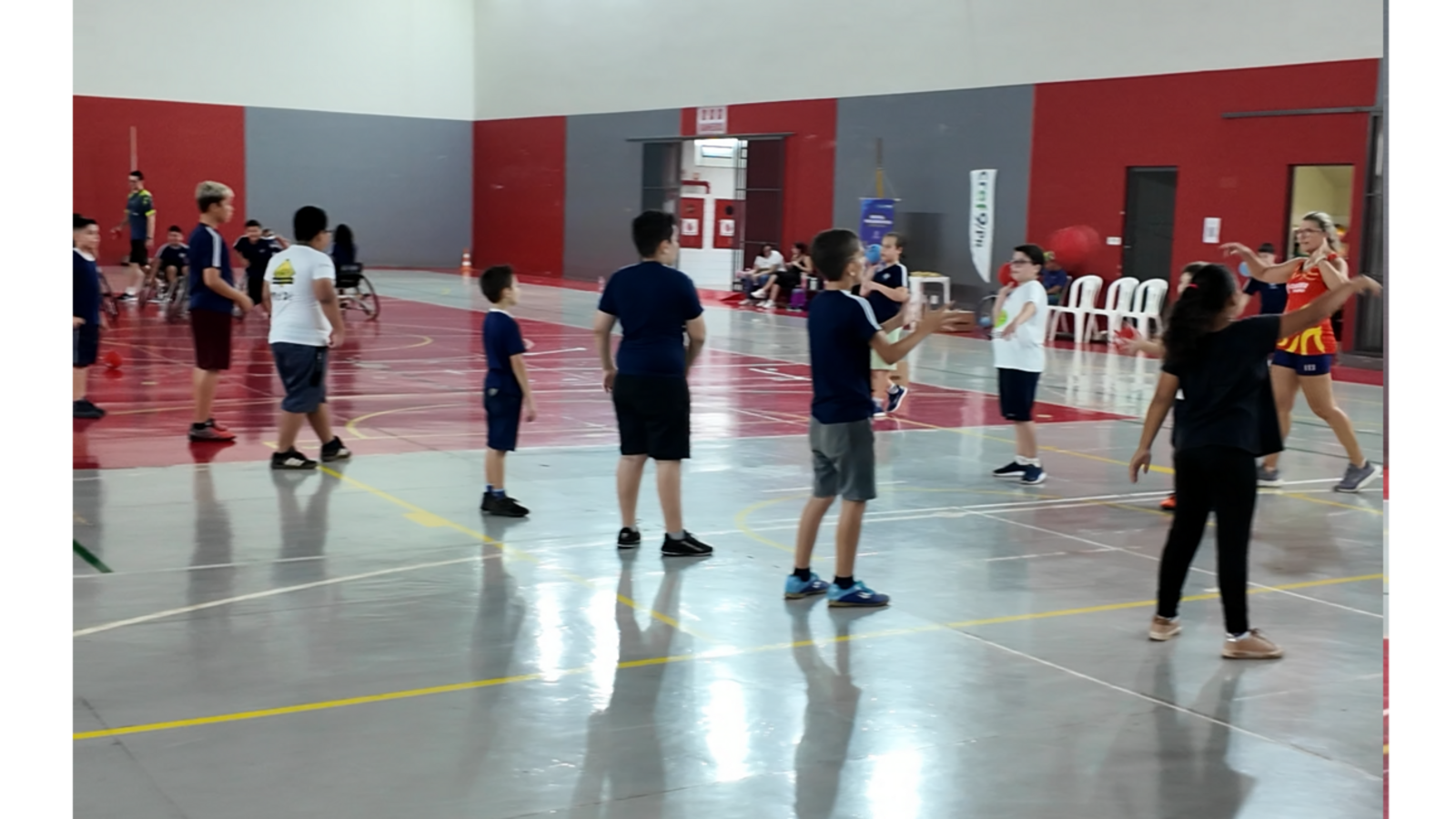 Ação é realizada pela Secretaria de Estado do Esporte do Paraná e reuniu mais de 100 crianças da rede municipal de ensino