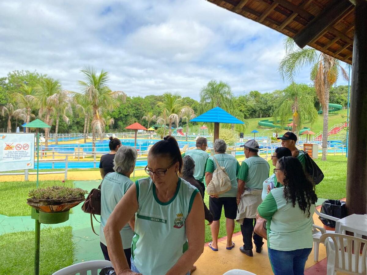 Cerca de 40 idosos do município de Ibema visitaram o Parque Temático das Águas nesta quarta-feira (11) a fim de conhecer o espaço e socializar com os idosos dos Certis de Toledo